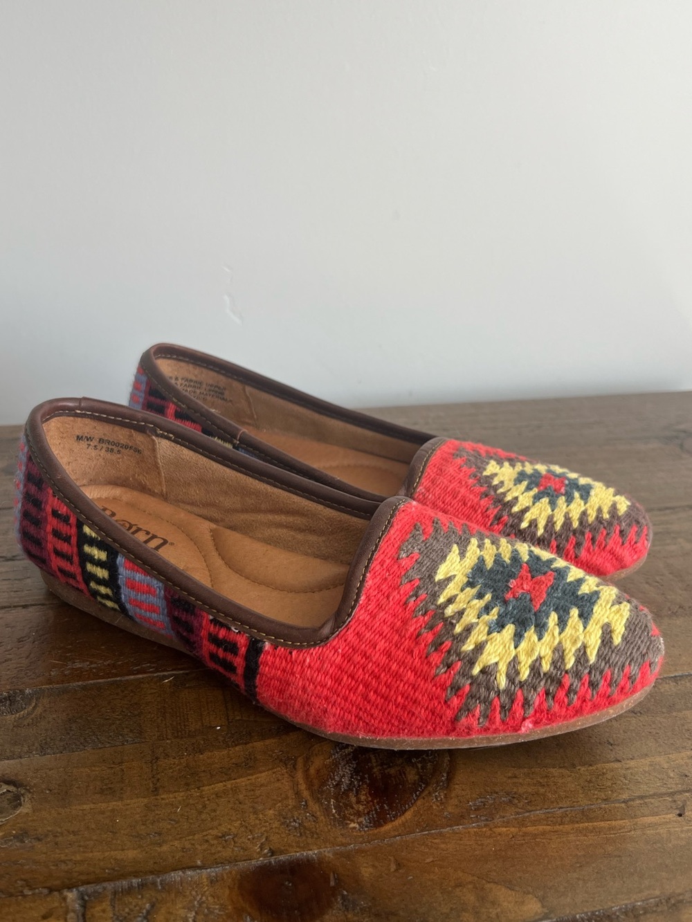BORN GISELLE Women's Flat Slip On Comfort Shoes Aztec Leather Textile SZ 7.5
